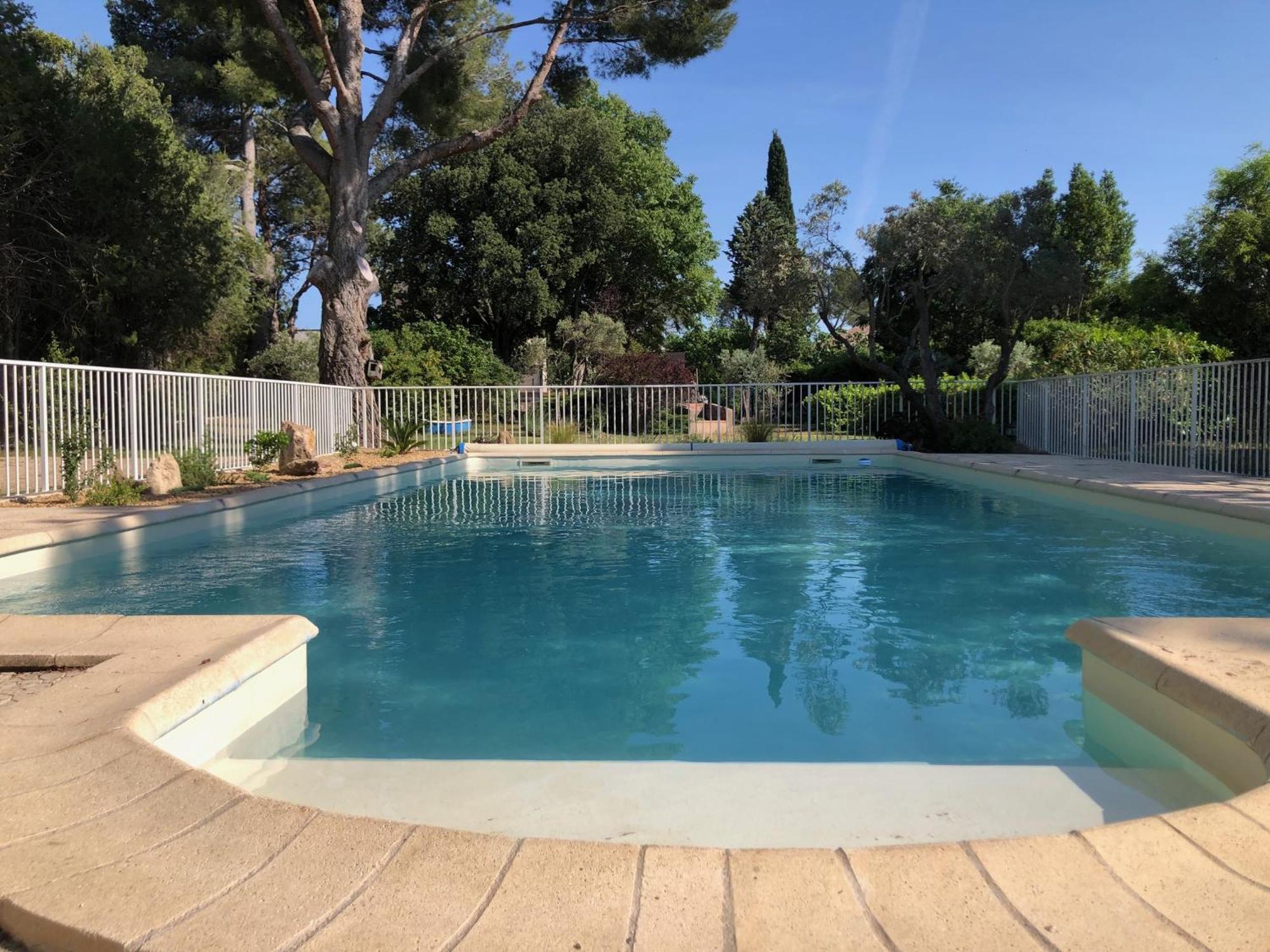 Gite En Provence Dans Grand Jardin Avec Piscine Partagee Cornillon-Confoux Exterior foto